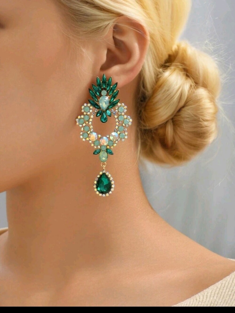 BRAND NEW ** Elegant Green Crystal Drop Statement Earrings